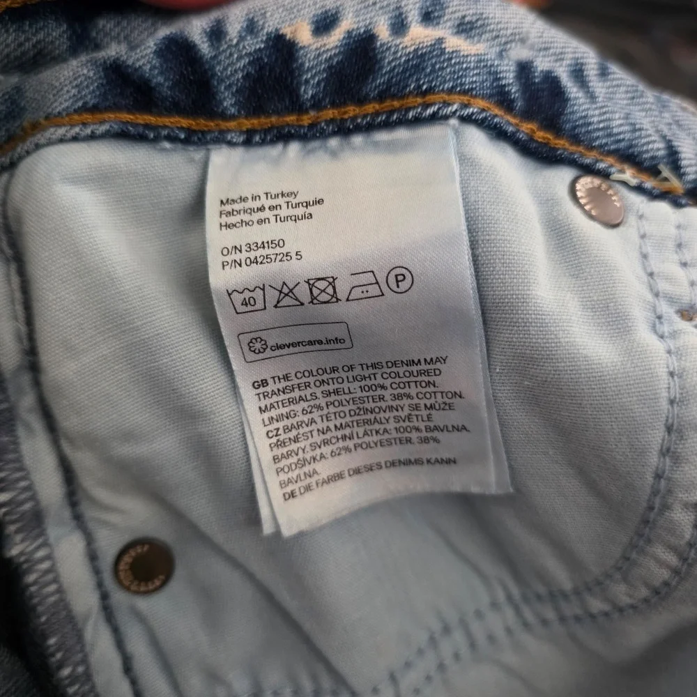 H&M Distressed Medium Wash Denim Mini Skirt - Size 4